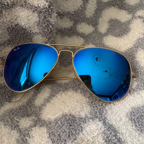 Ray Ban Aviators - Picture 2 of 3